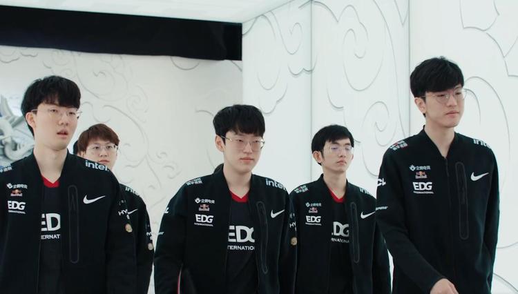 迷对球员场 迷对球员场